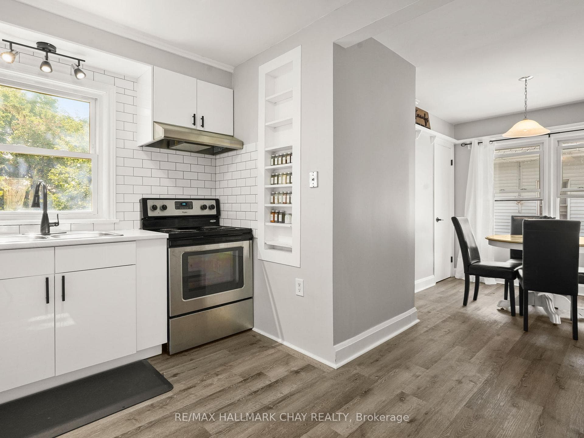 205 MARY Street photo 11