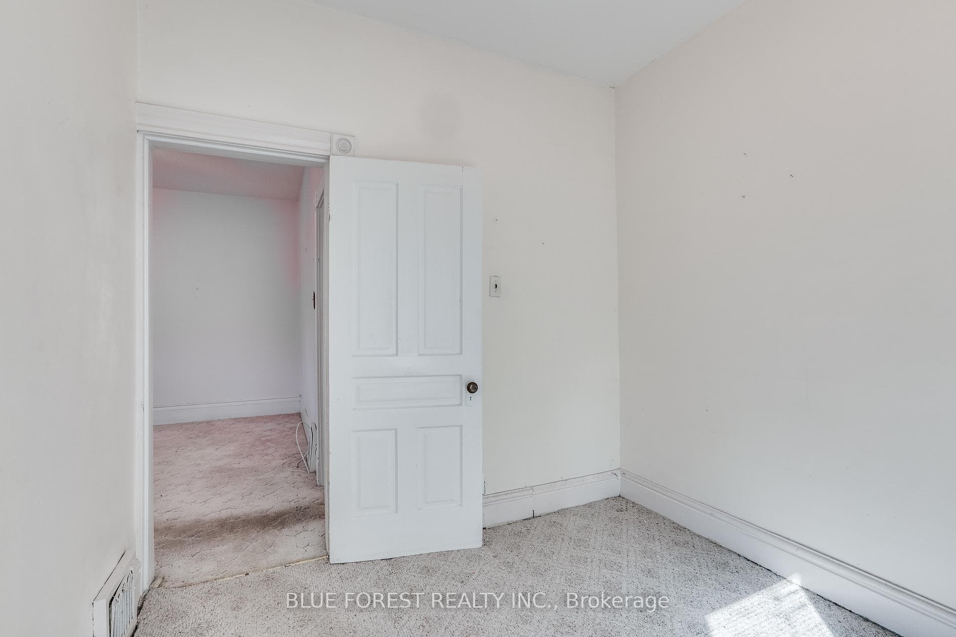 960 Hackett Street photo 9