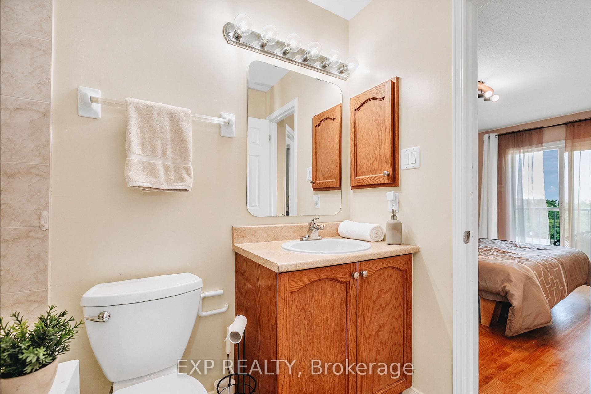 555 REARDON Private photo 6