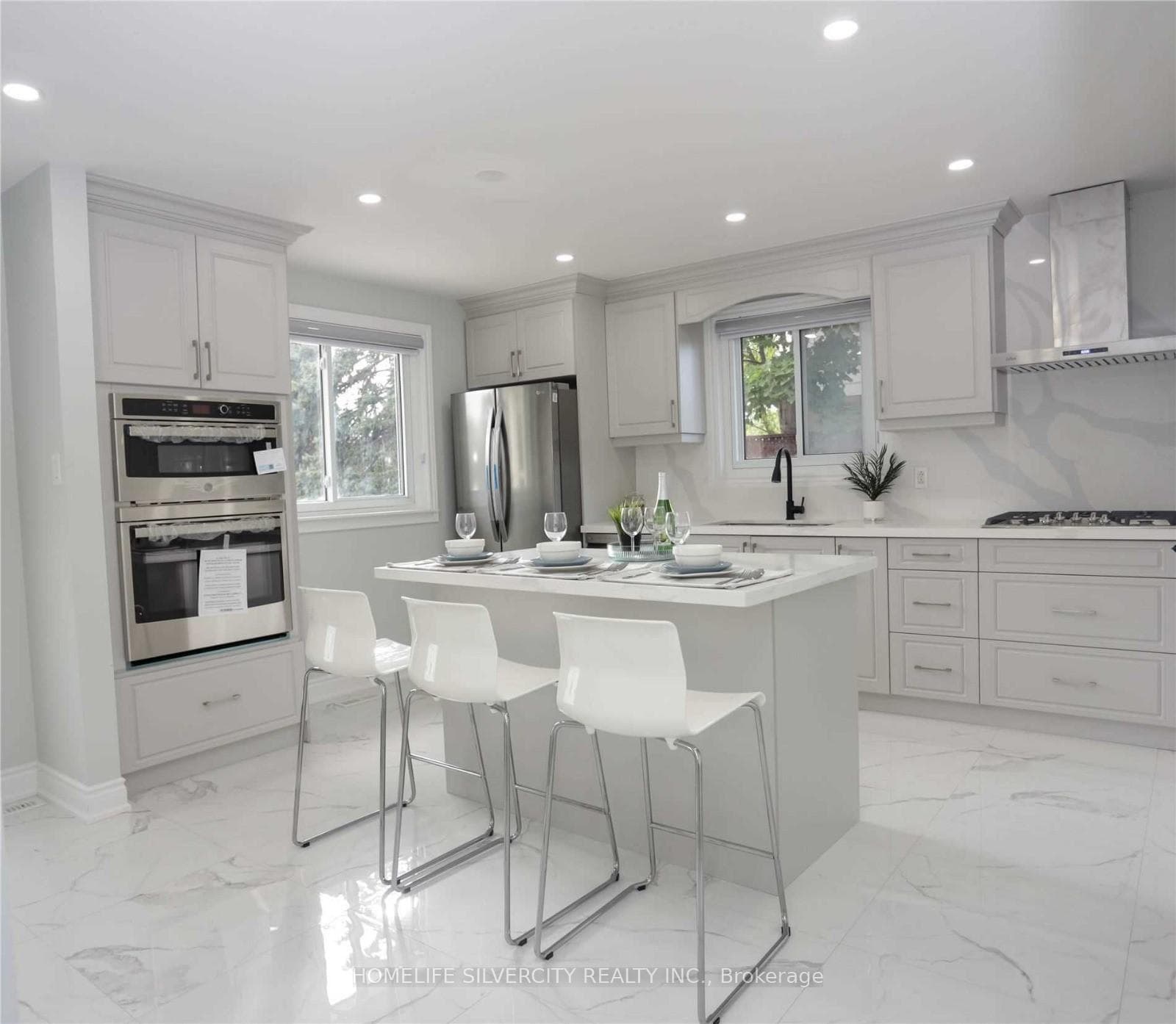 169 Folkstone Crescent photo 3