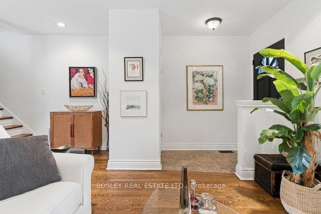 487 Runnymede Road photo 7