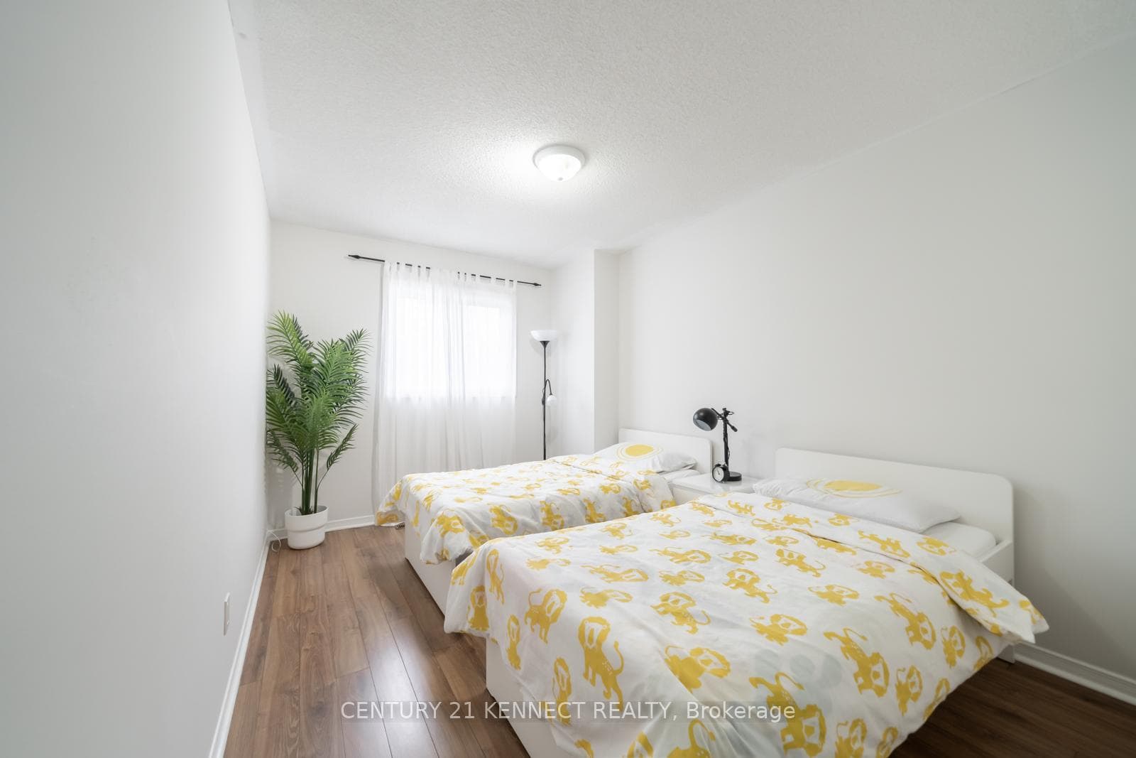 805 Playter Crescent photo 28