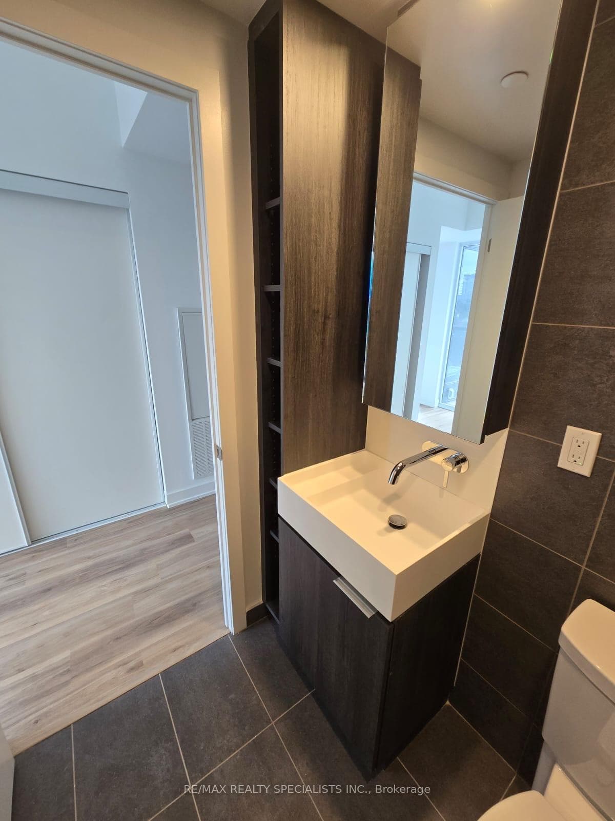370 MARTHA Street Unit 601 photo 2
