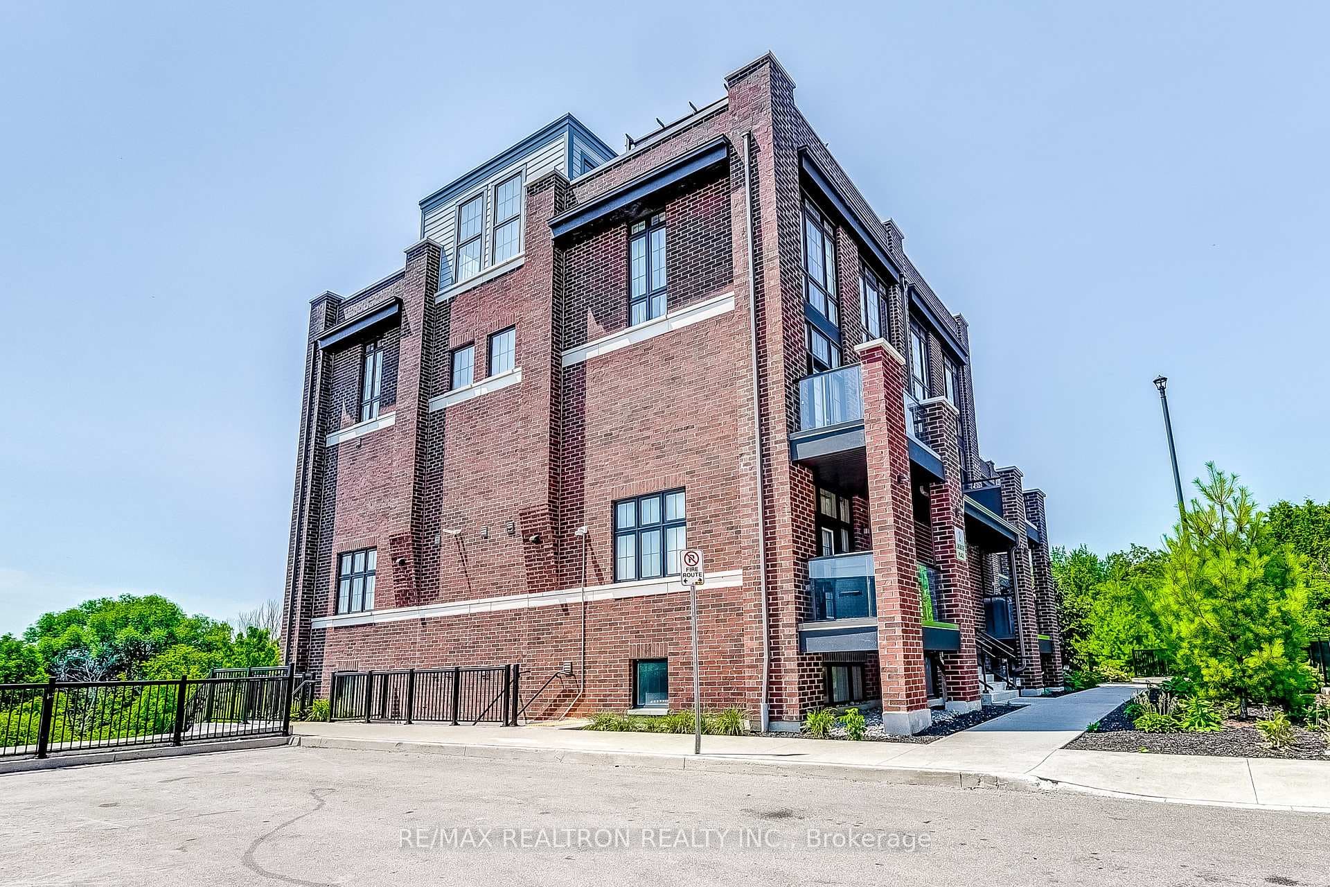 2 Linsmore Place Unit 310 photo 2