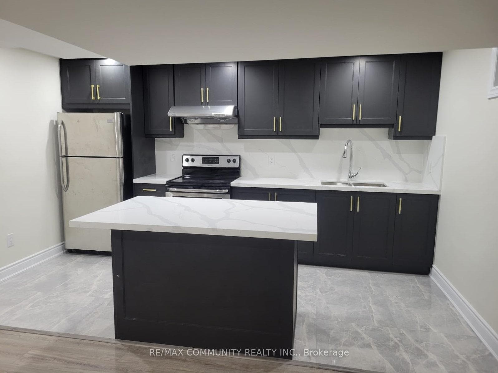 31 Taverner Crescent Unit Bsmt photo 5