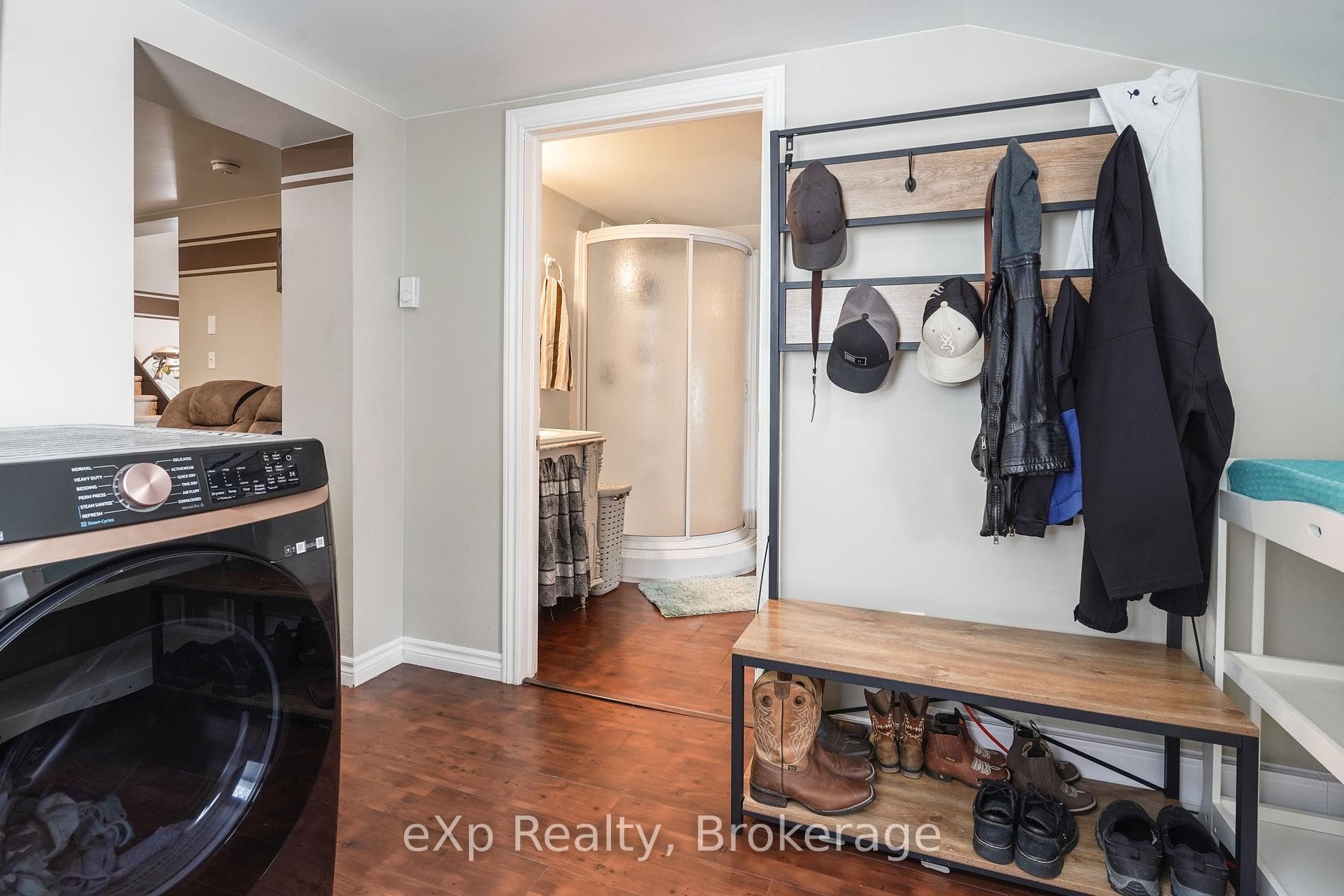 320 Albert Street photo 18
