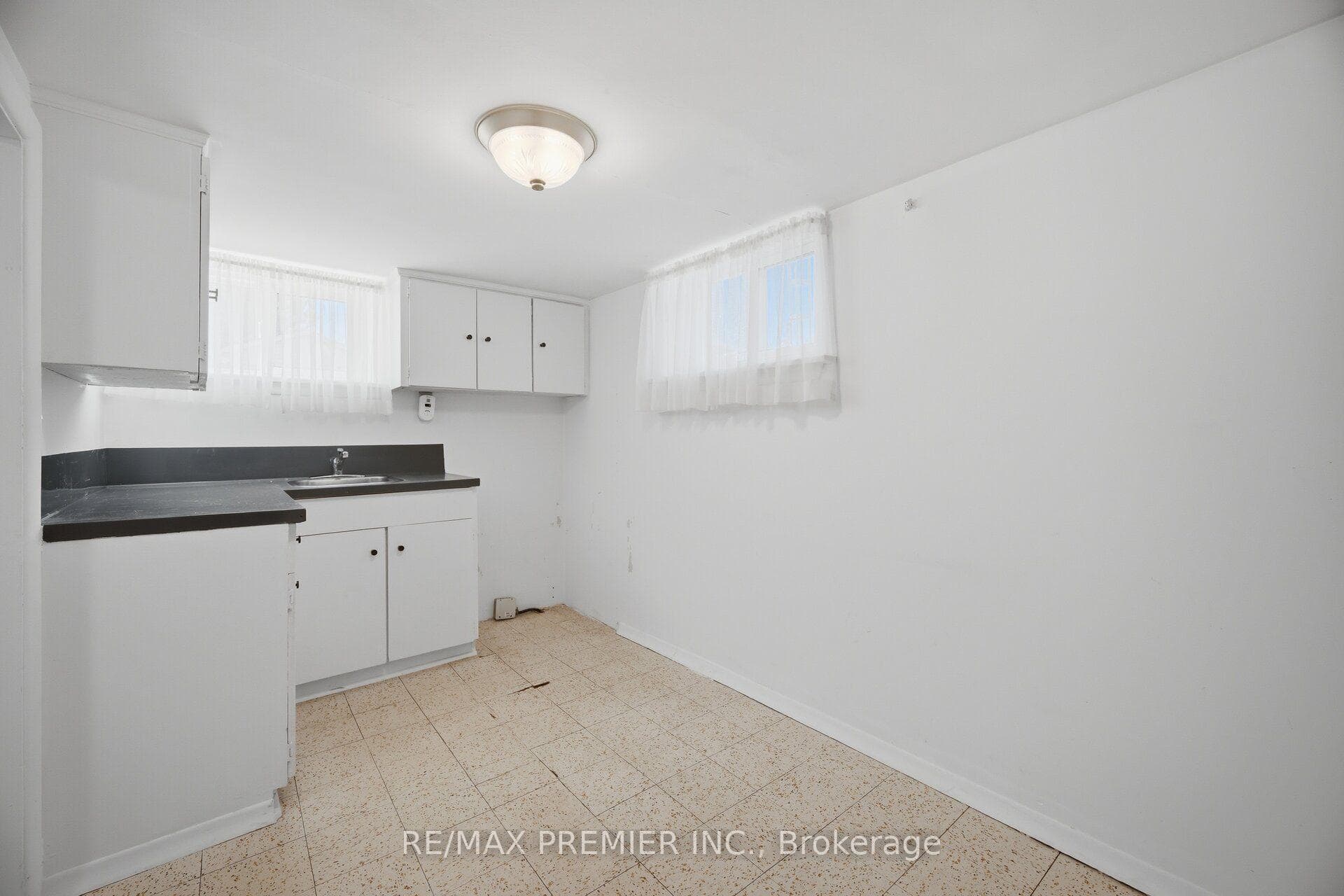 295 Falstaff Avenue photo 24