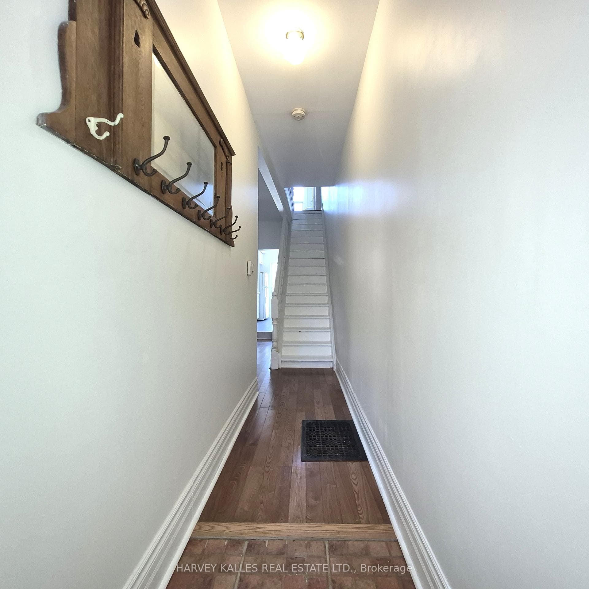 57B Clinton Street photo 3
