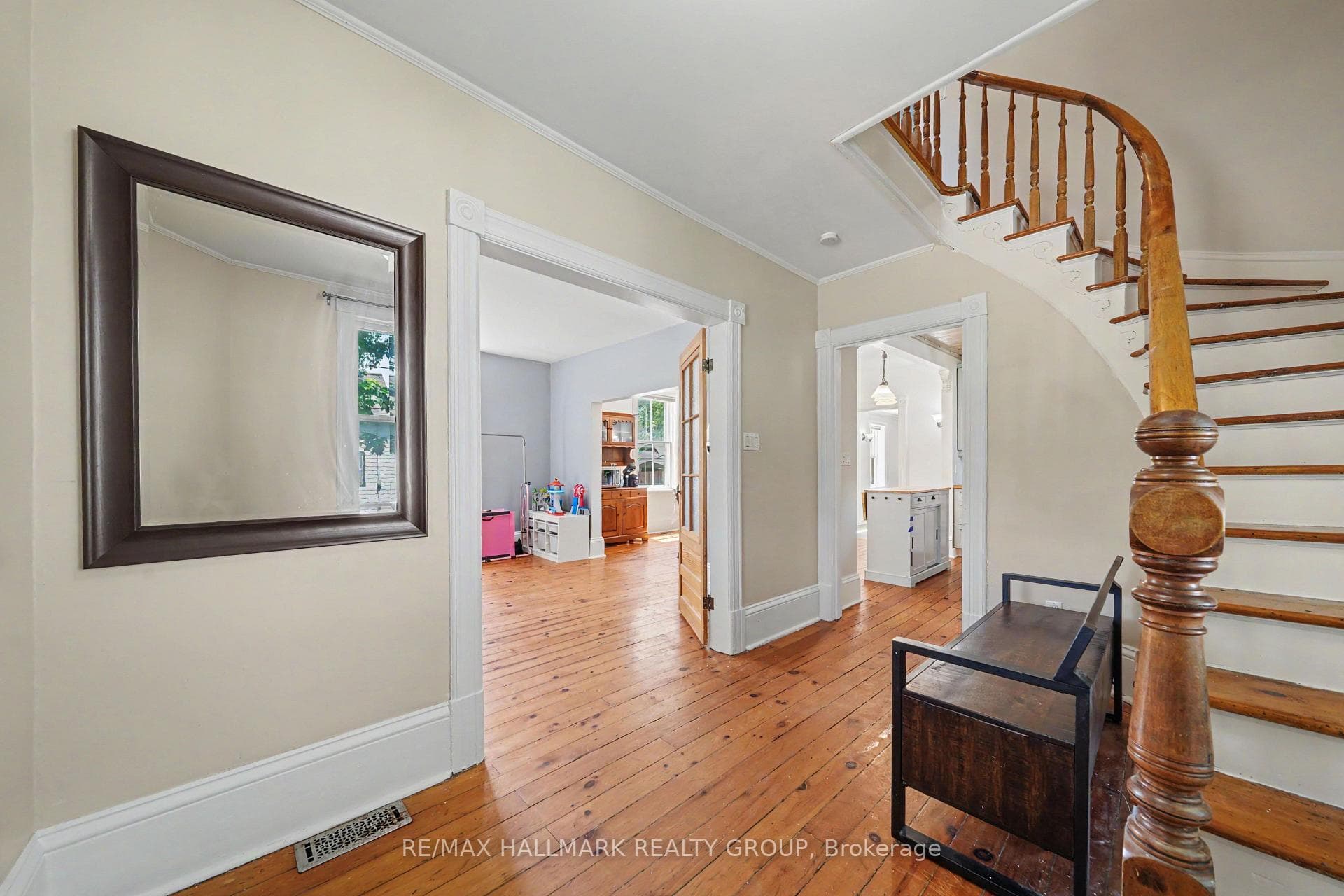 98 Drummond Street photo 8