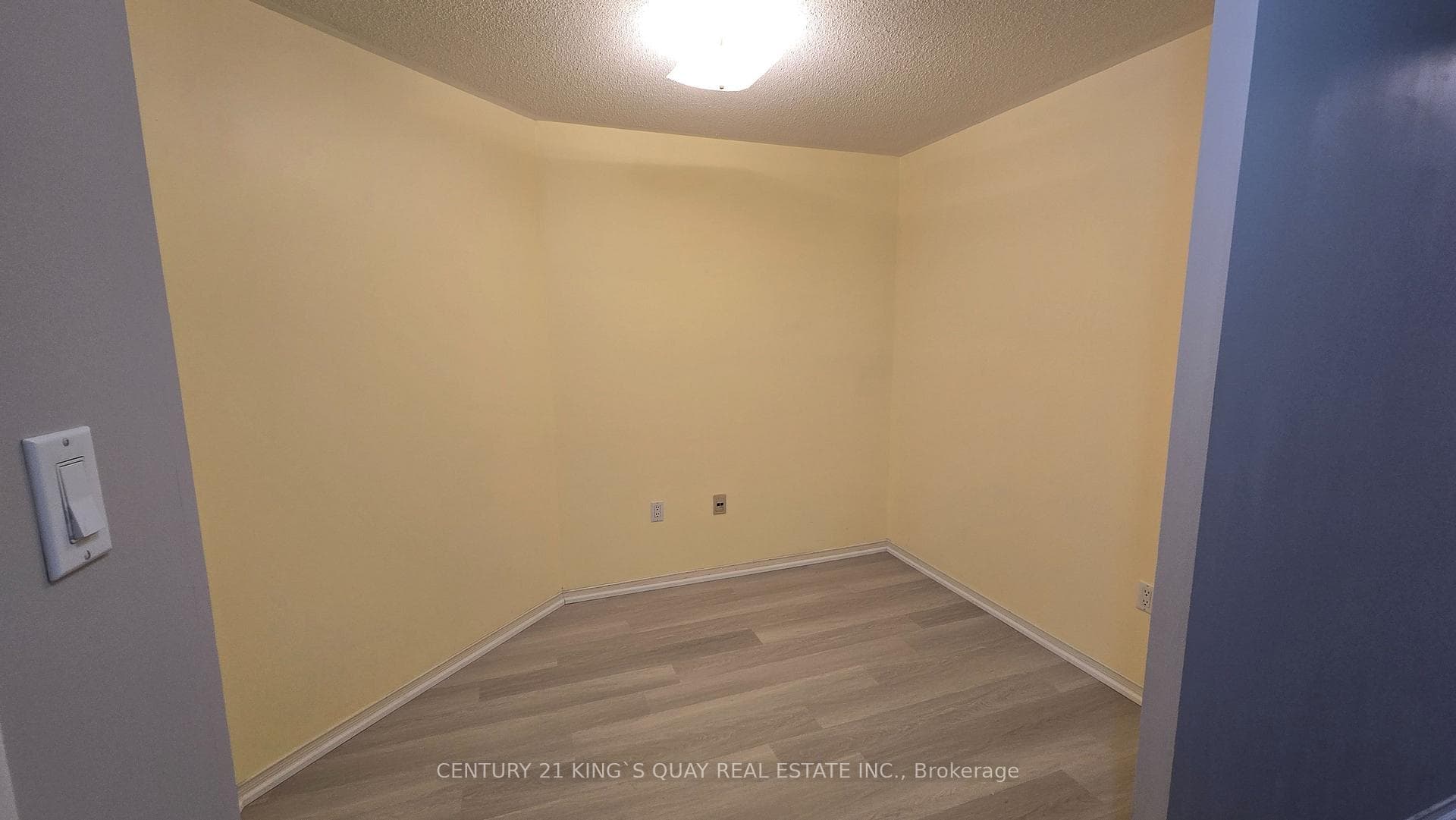 889 Bay Street Unit 403 photo 9