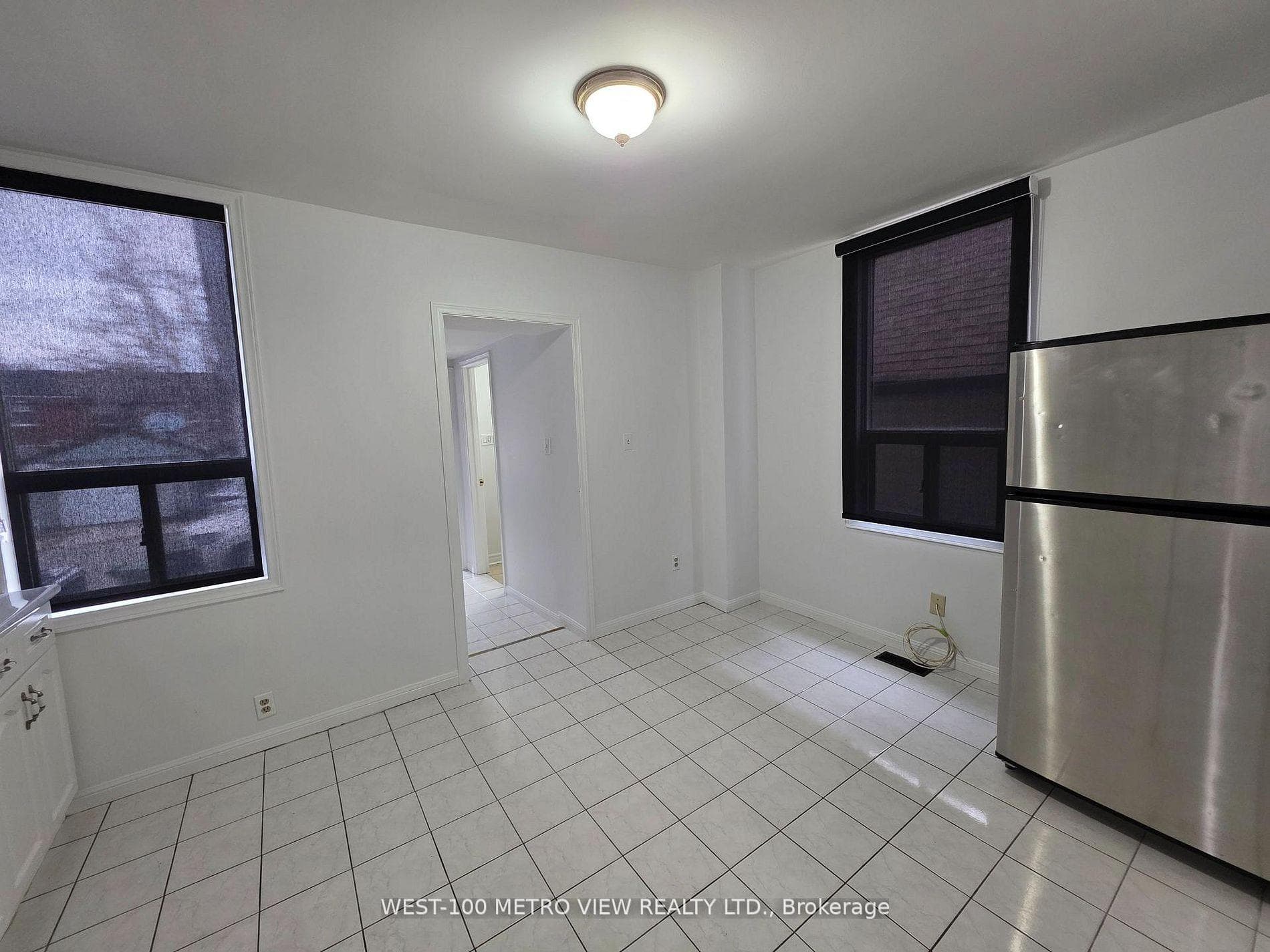 1075 Dufferin Street photo 4