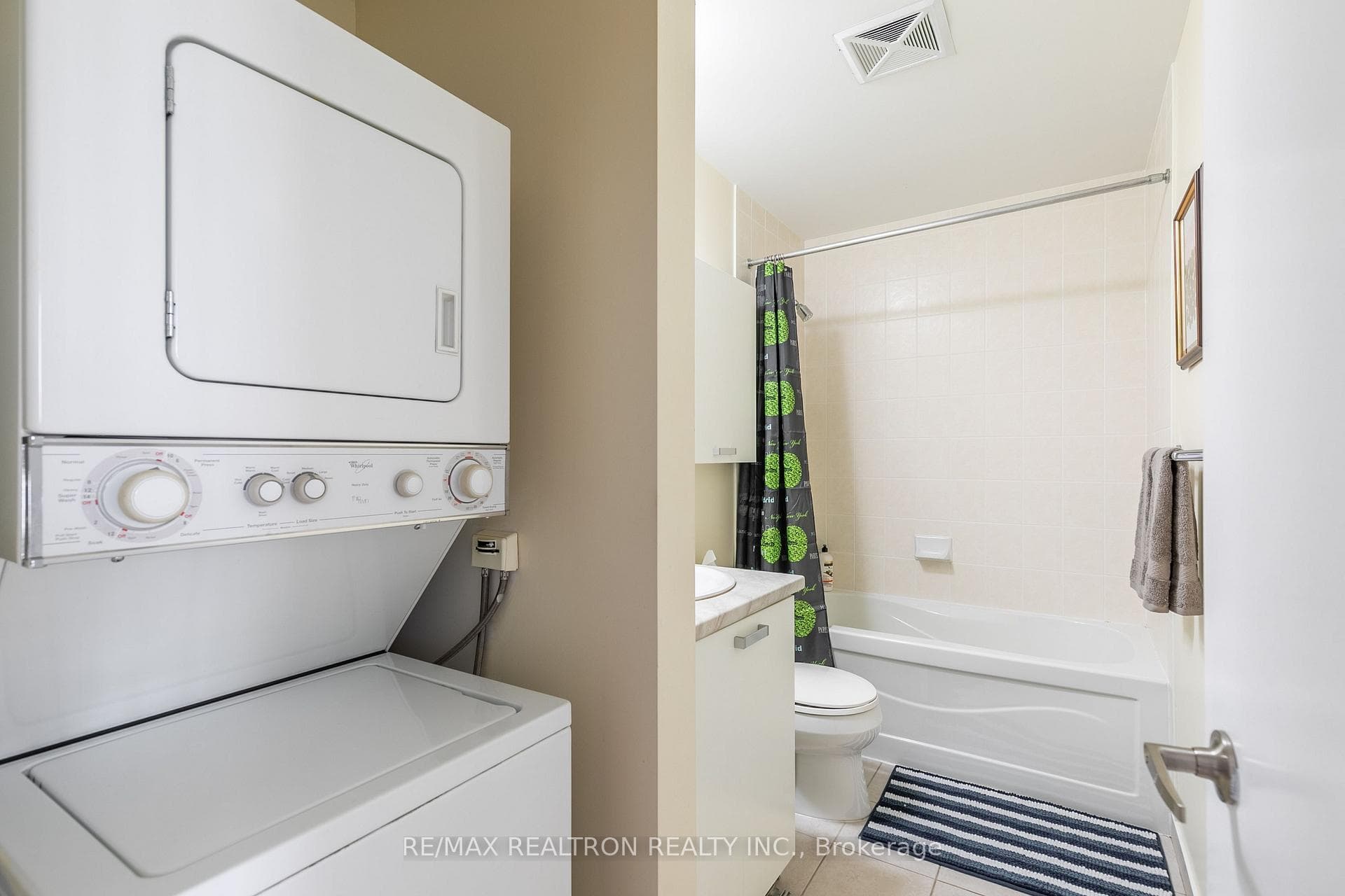 38 Grenville Street Unit 3609 photo 17
