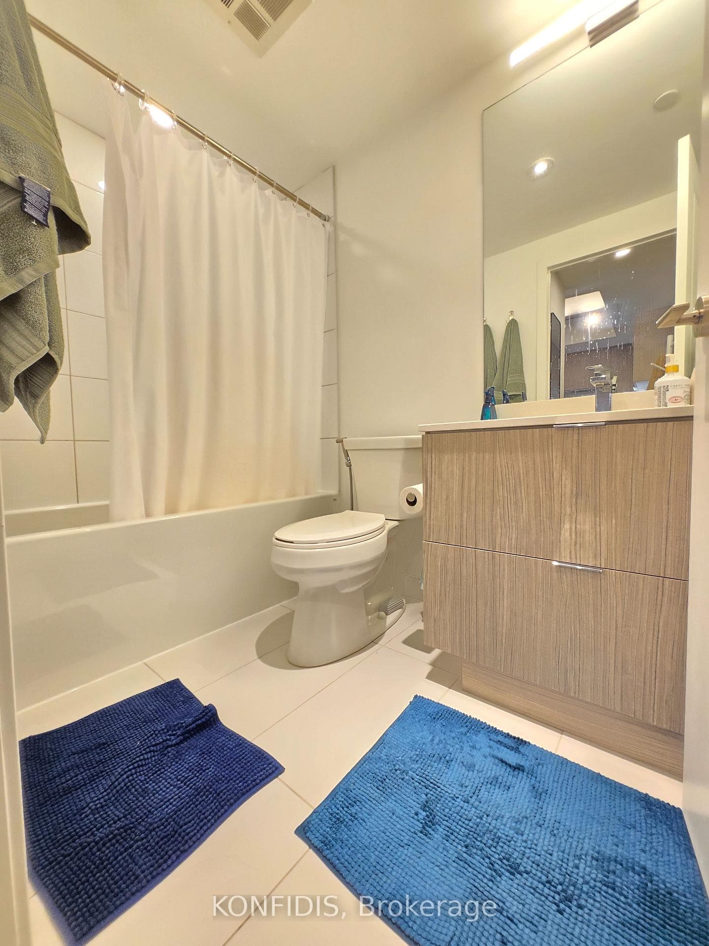 395 Bloor Street Unit 1404 photo 4