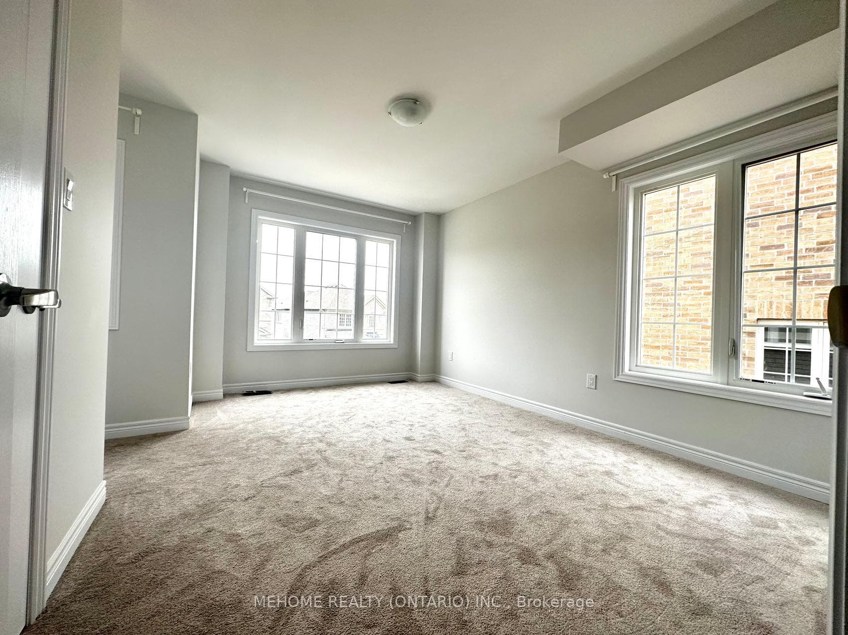 569 White's Hill Avenue photo 10