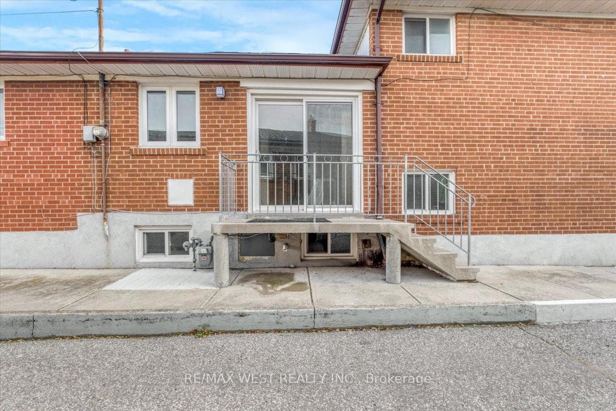 22 Goldcrest Boulevard photo 10