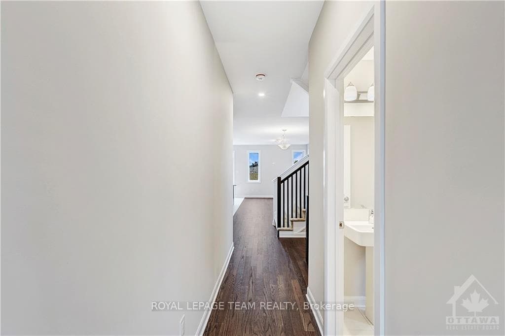 312 GISBORNE Place photo 3