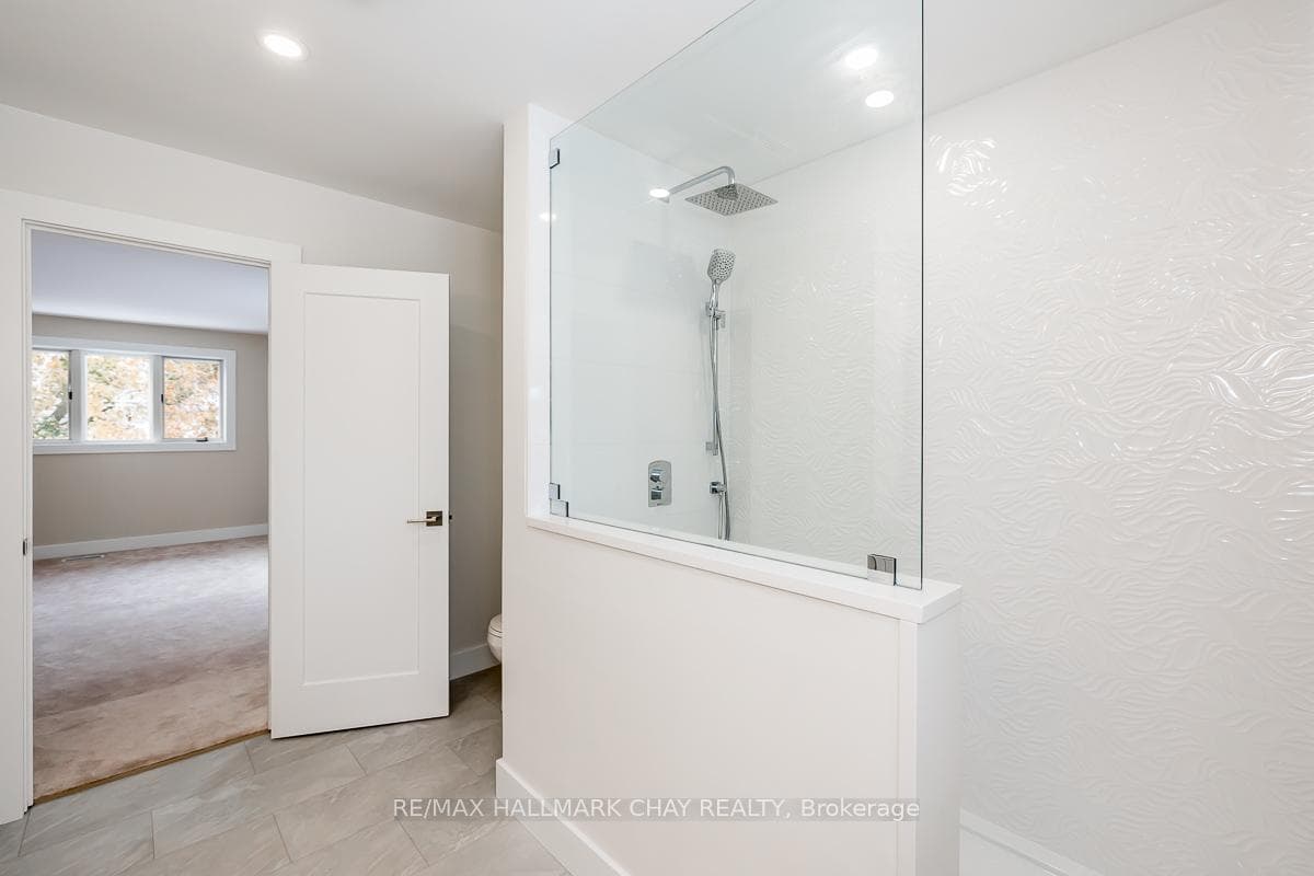 16 Garrett Crescent, Barrie, ON Primary Ensuite