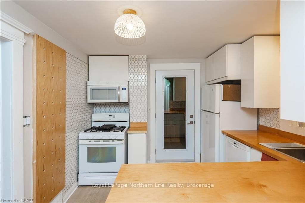 673 JANE Street photo 12