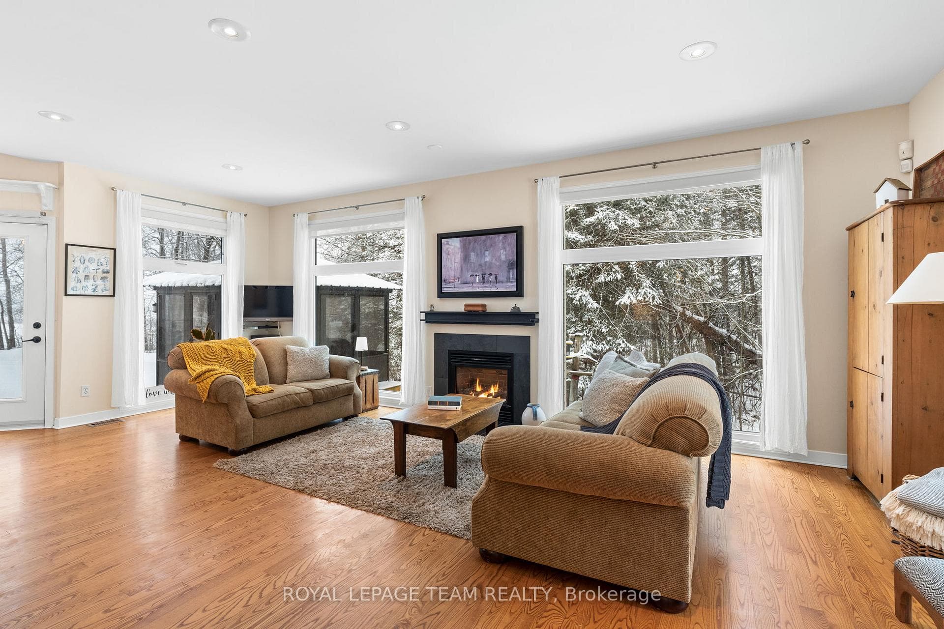 14 Meadowglen Circle photo 11