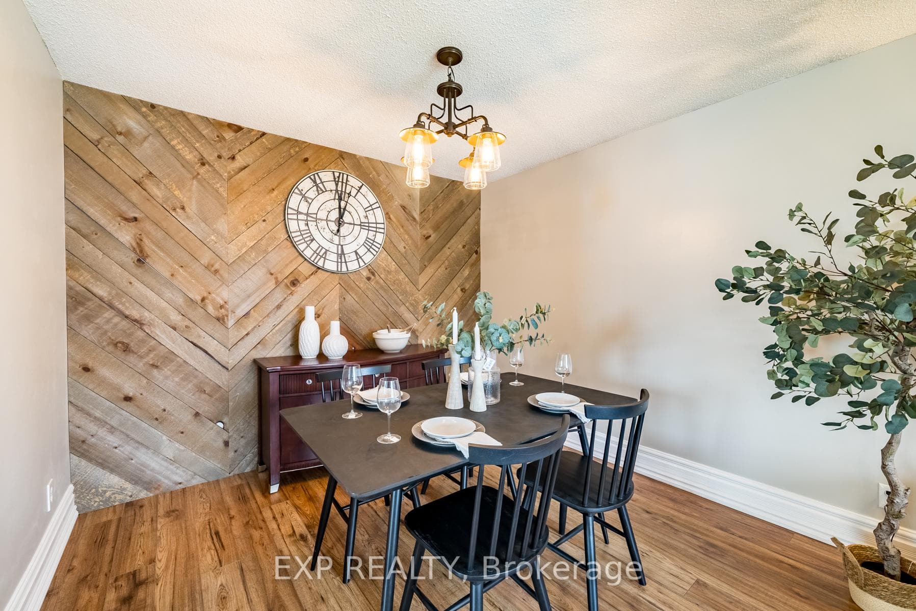 110 Peacock Boulevard photo 7