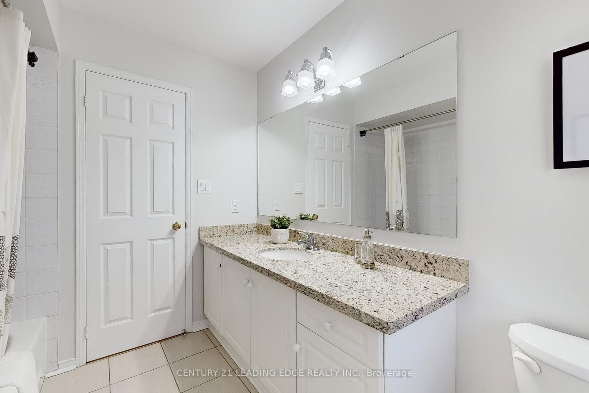 36 MEADOWGRASS Crescent photo 27