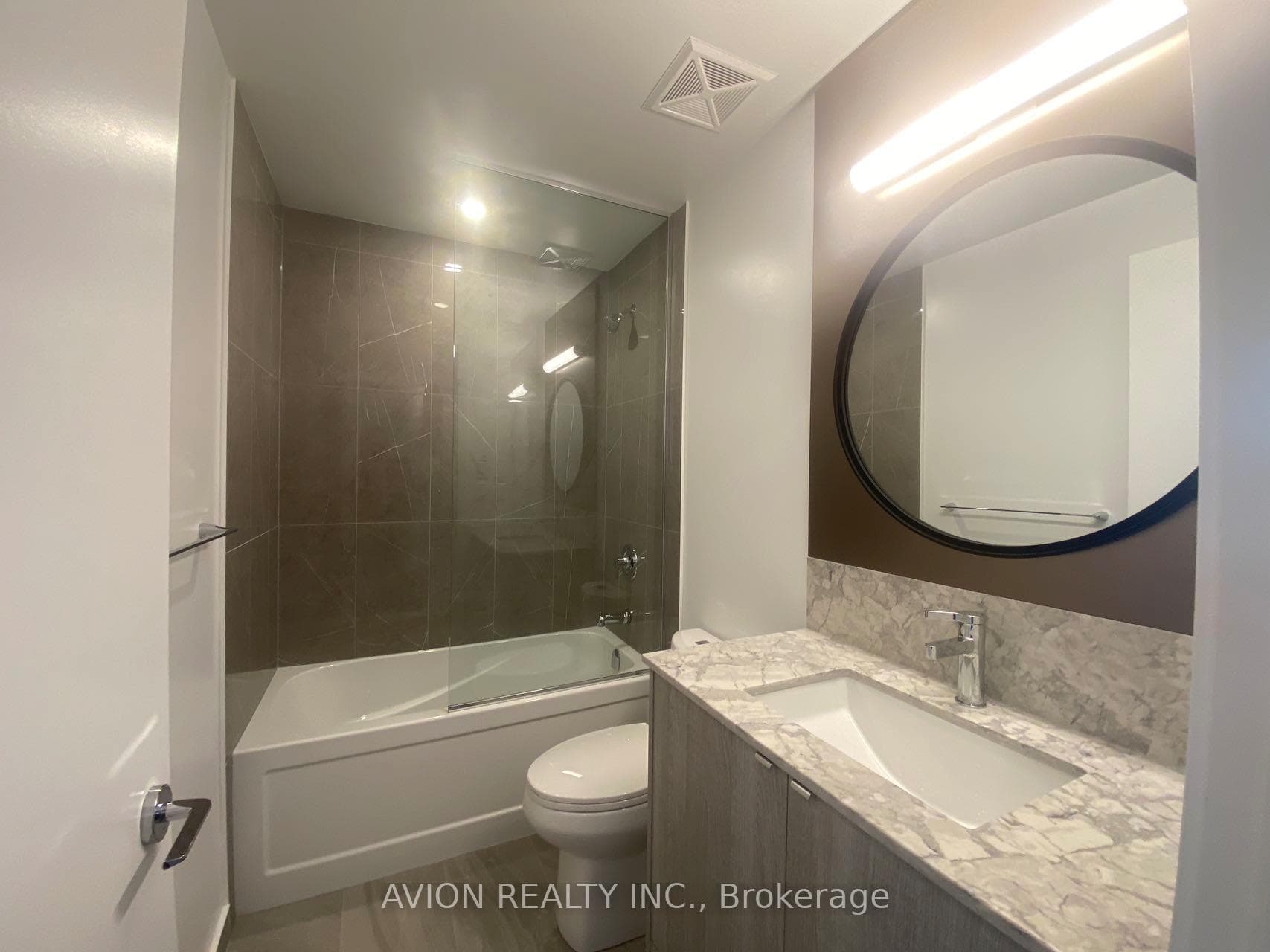 771 Yonge Street Unit 1205 photo 4