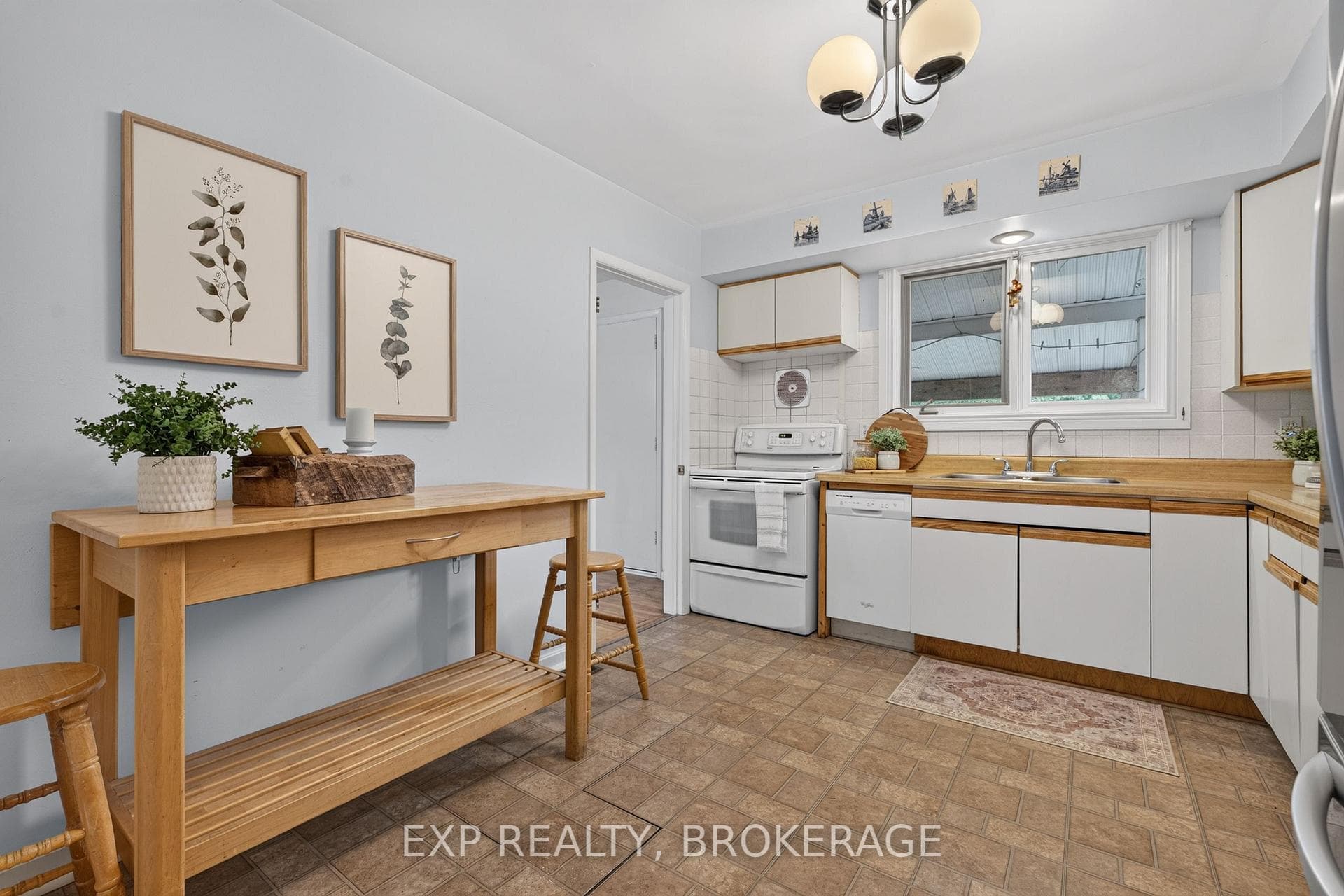 11 PEMBER Place photo 13