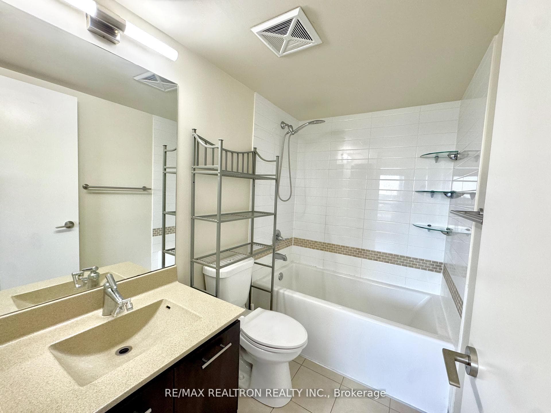 135 Village Green Square Unit 824 photo 14