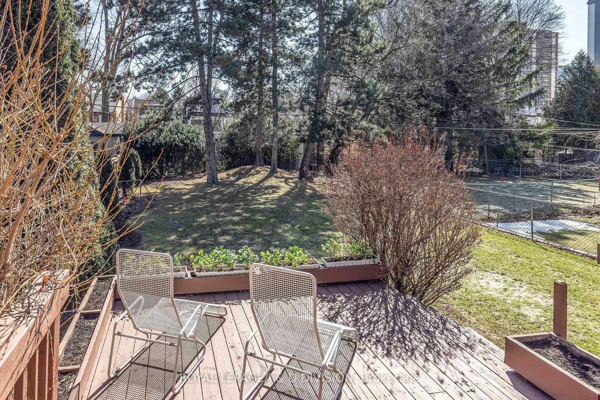 165 Sherwood Avenue photo 31