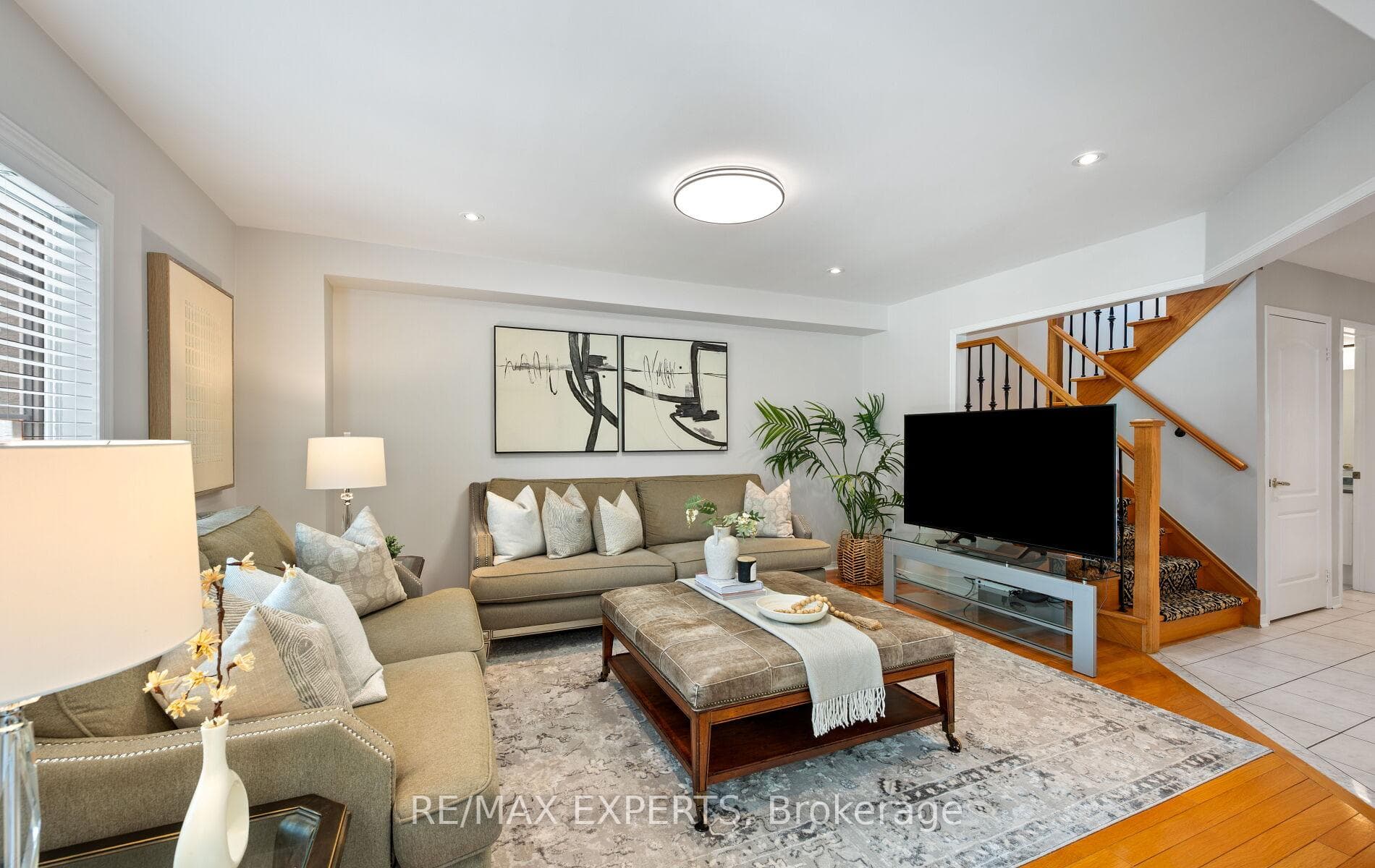 214 Waterbury Street photo 9