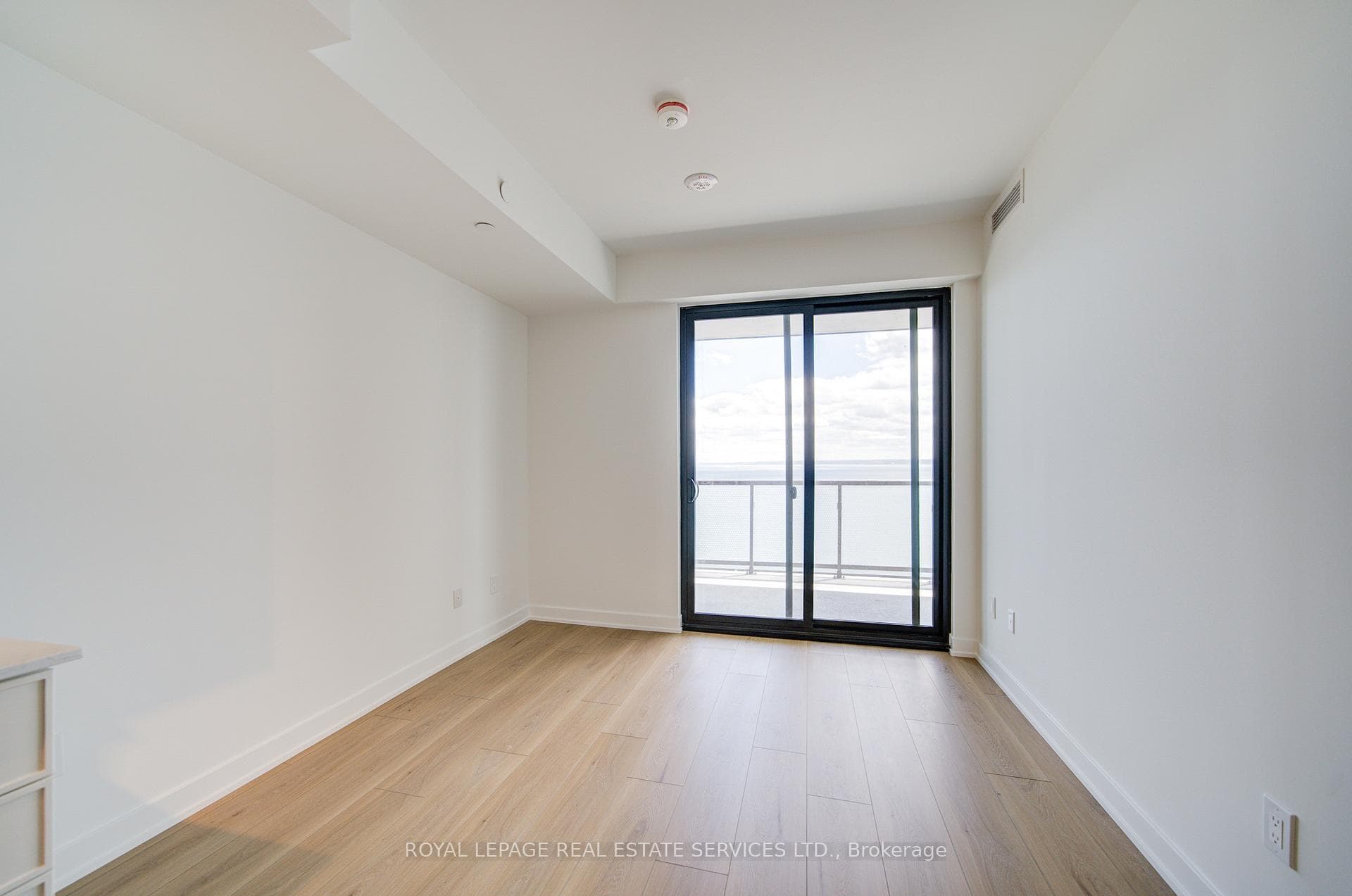 2075 Lakeshore Road Unit 1206 photo 11