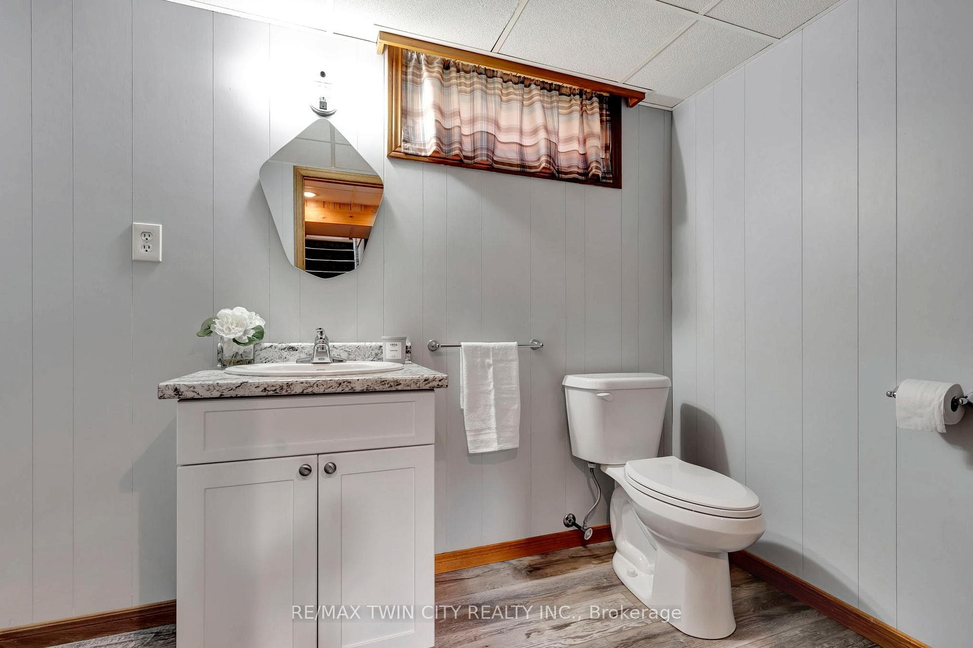 438 Lampman Place photo 21