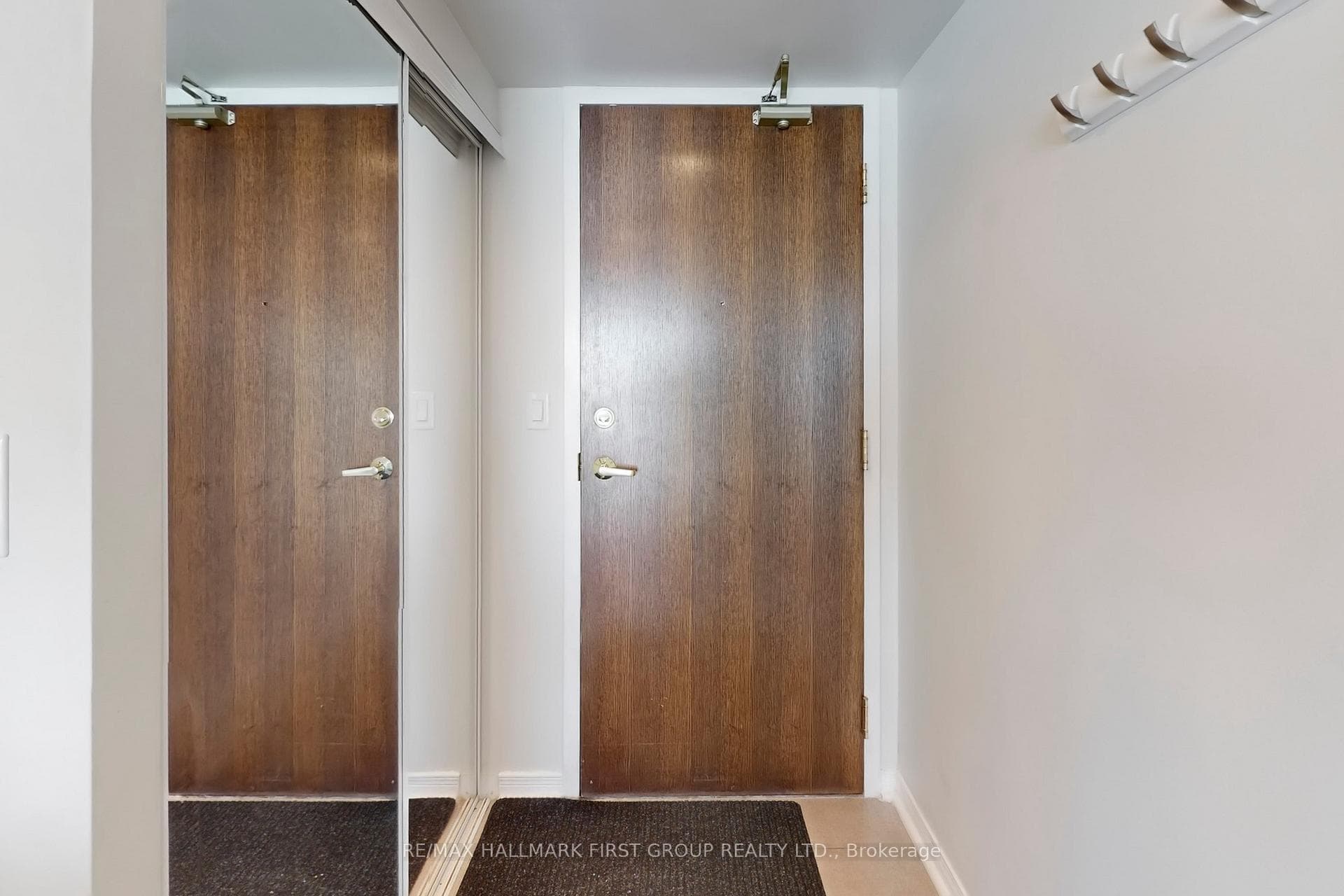 4900 Glen Erin Drive Unit 1007 photo 7