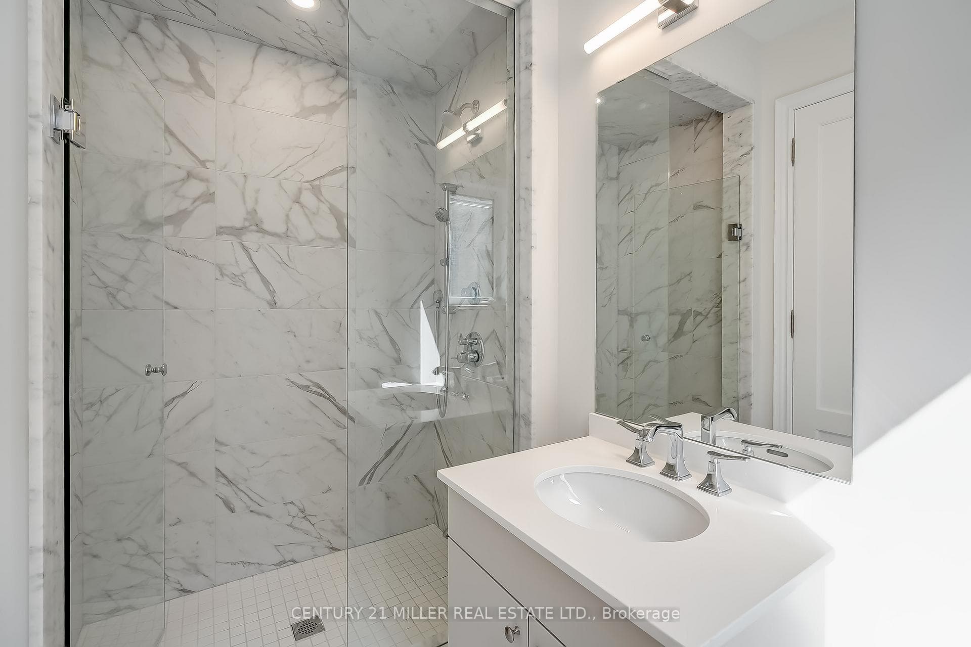 2328 Charles Cornwall Avenue photo 29
