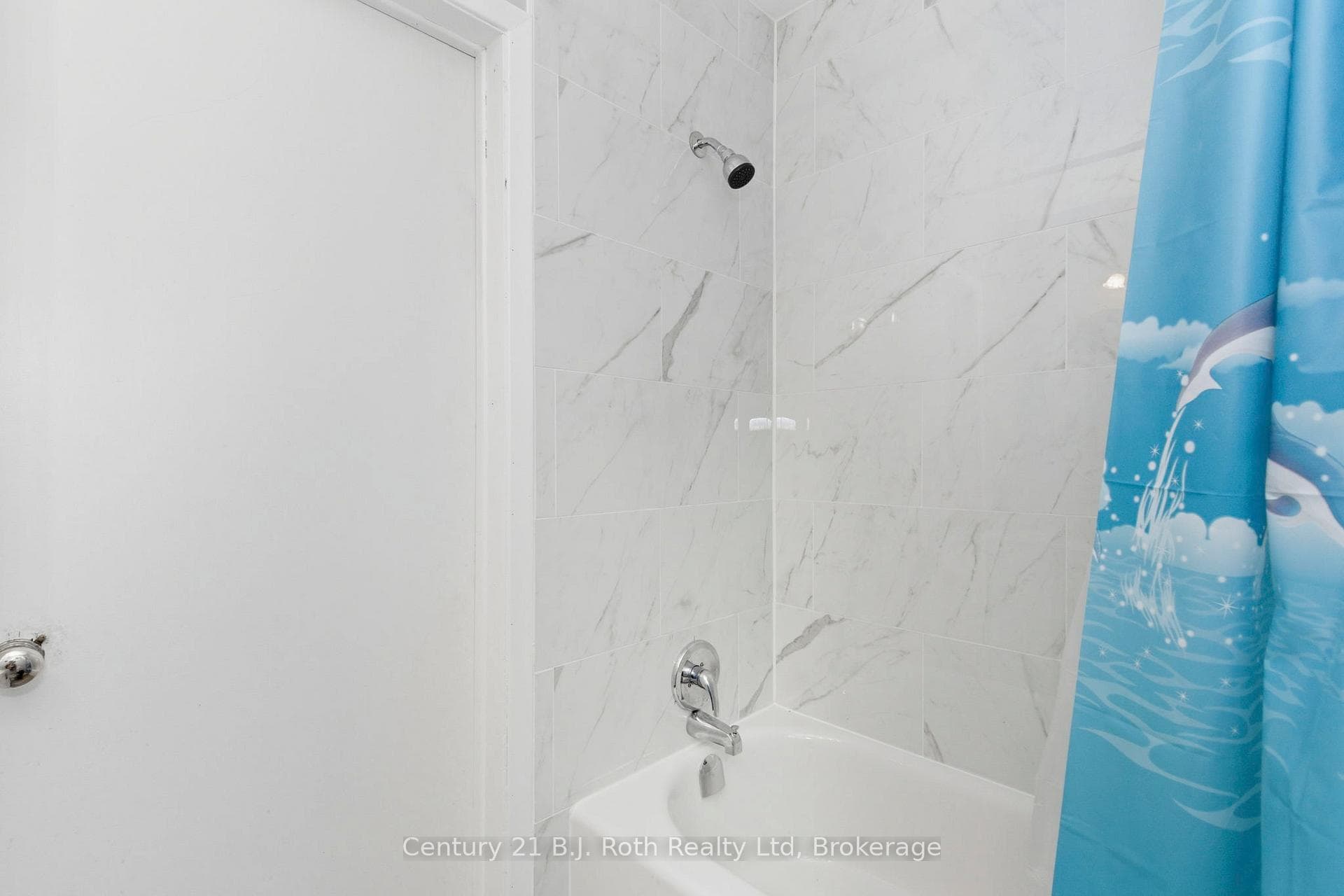 639 Yonge Street photo 27