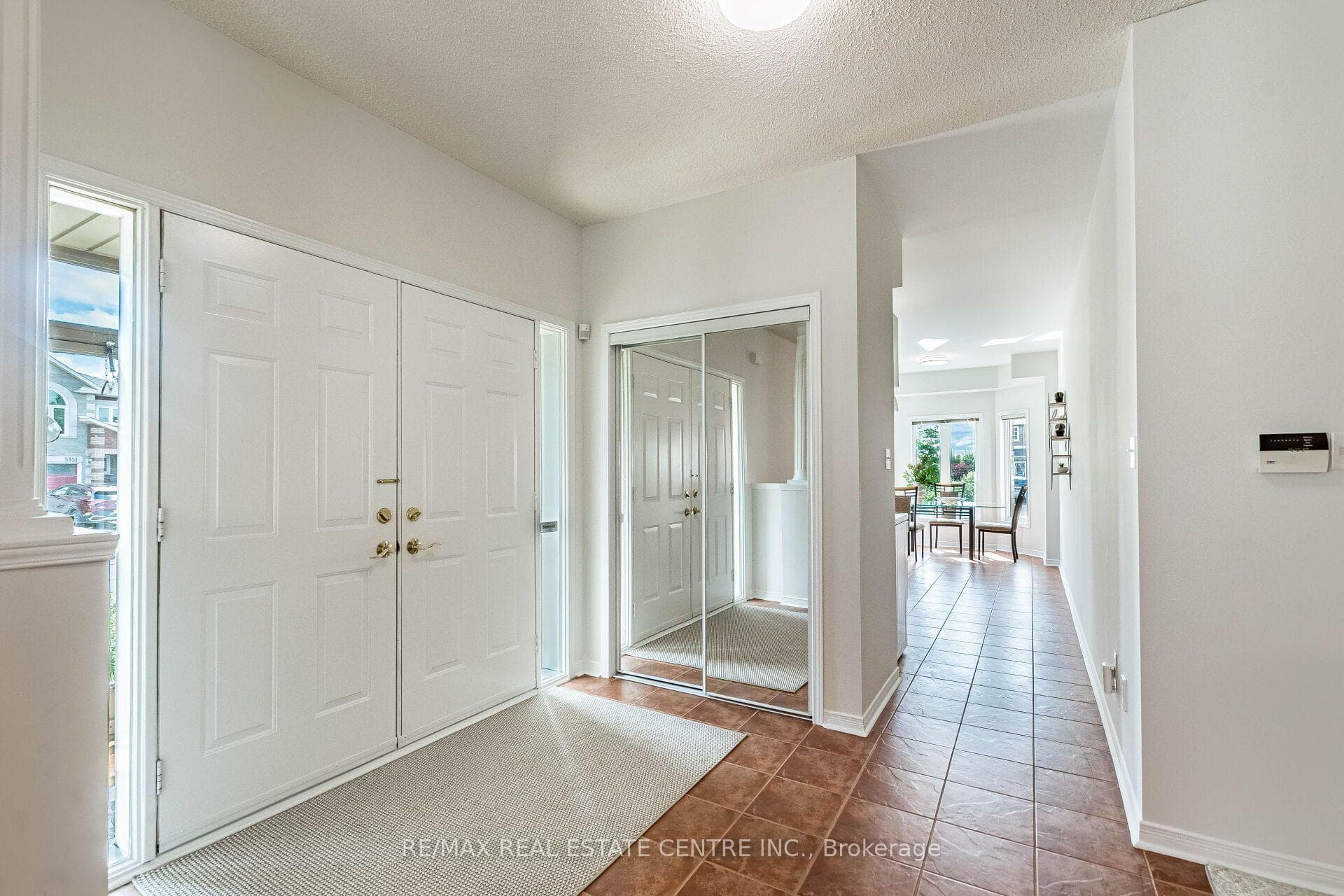 629 Lumberton Crescent photo 6