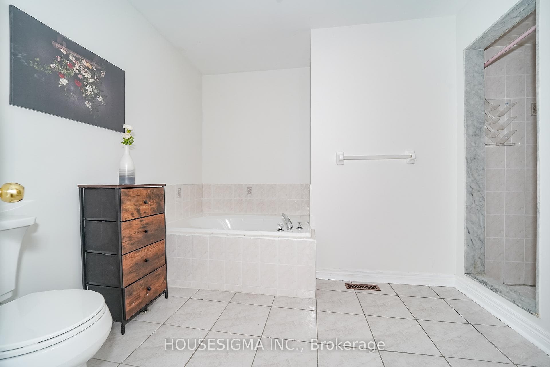266 Royalpark Way photo 31