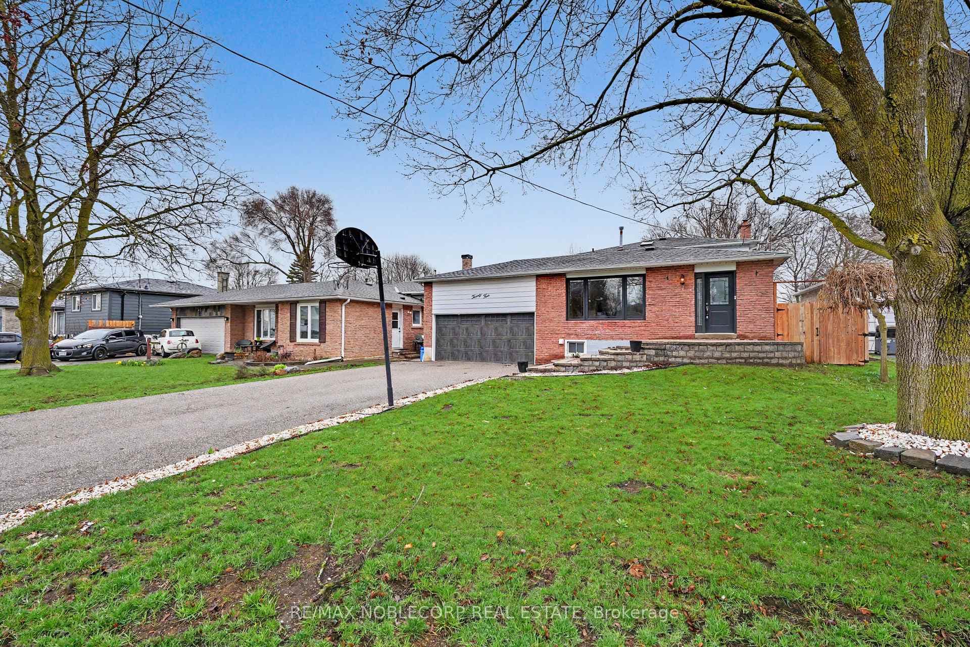 24 Maple Avenue photo 5
