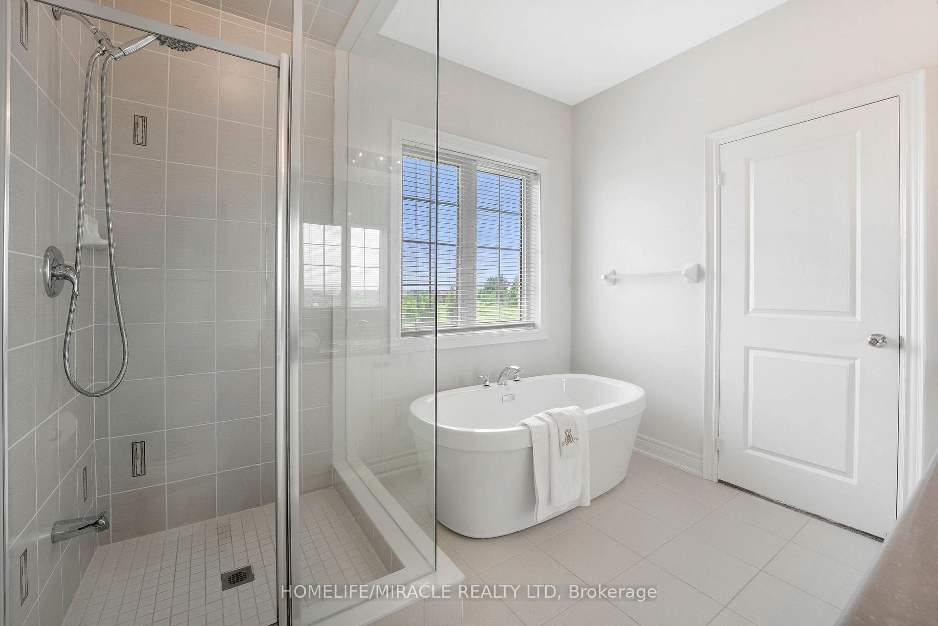 181 Boone Crescent photo 25
