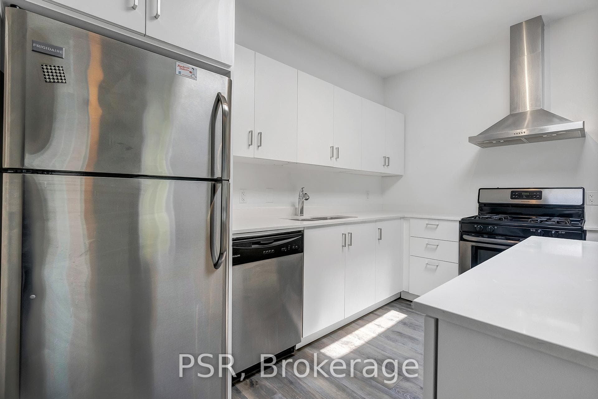 464 College Street Unit 3 photo 3
