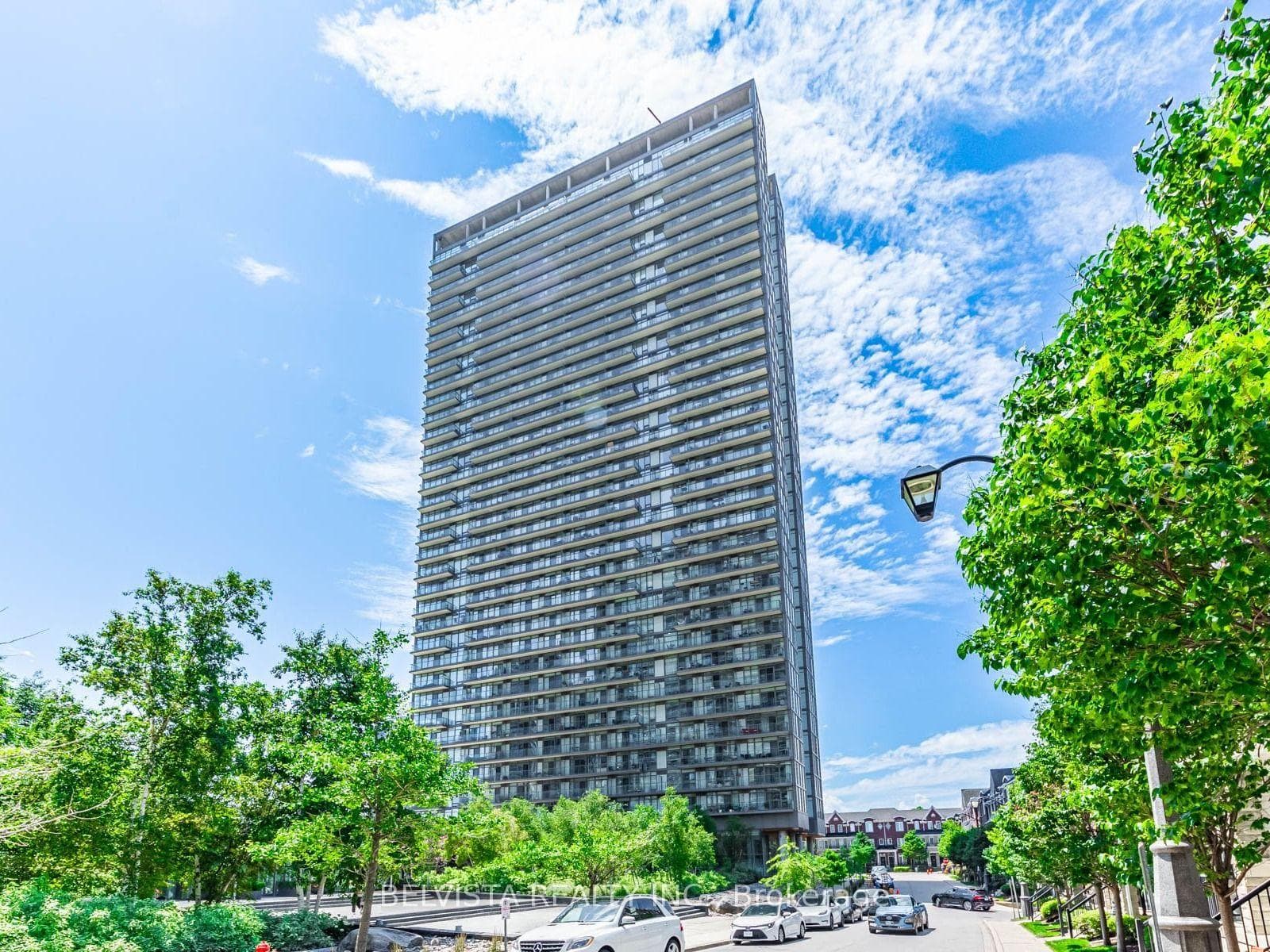 105 The Queensway Avenue Unit 805 photo 1