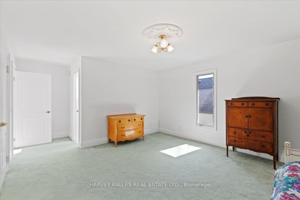 Huge Bedroom w/ 4 Pc Ensuite
