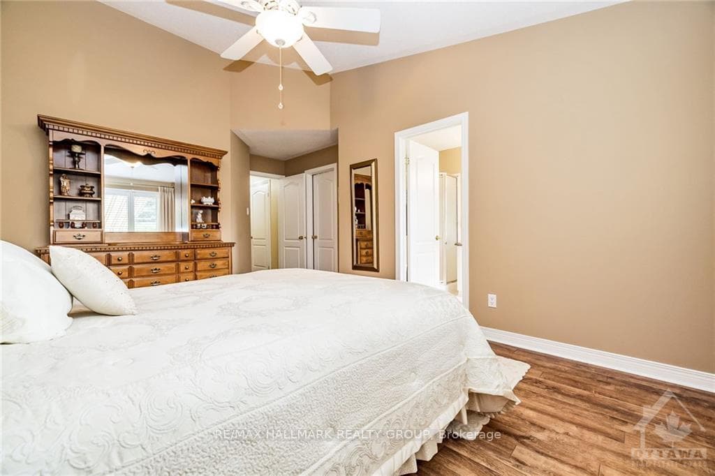 16 KINGBIRD Court photo 14