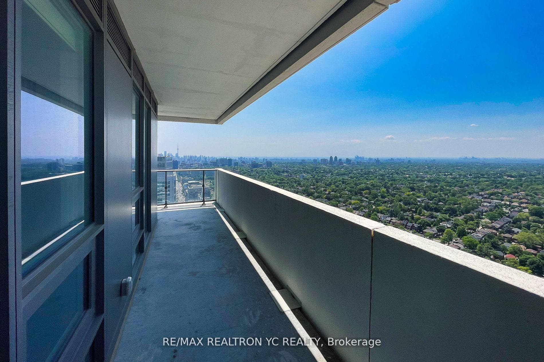 2221 Yonge Street Unit 3708 photo 21
