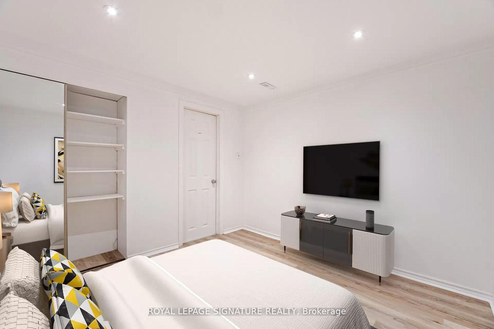 74 Deanscroft Square Unit Lower photo 14