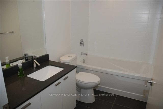 30 Roehampton Avenue Unit 2404 photo 9