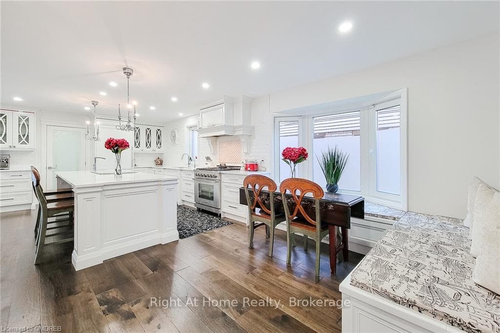 40 MEADOWLANDS Boulevard photo 23