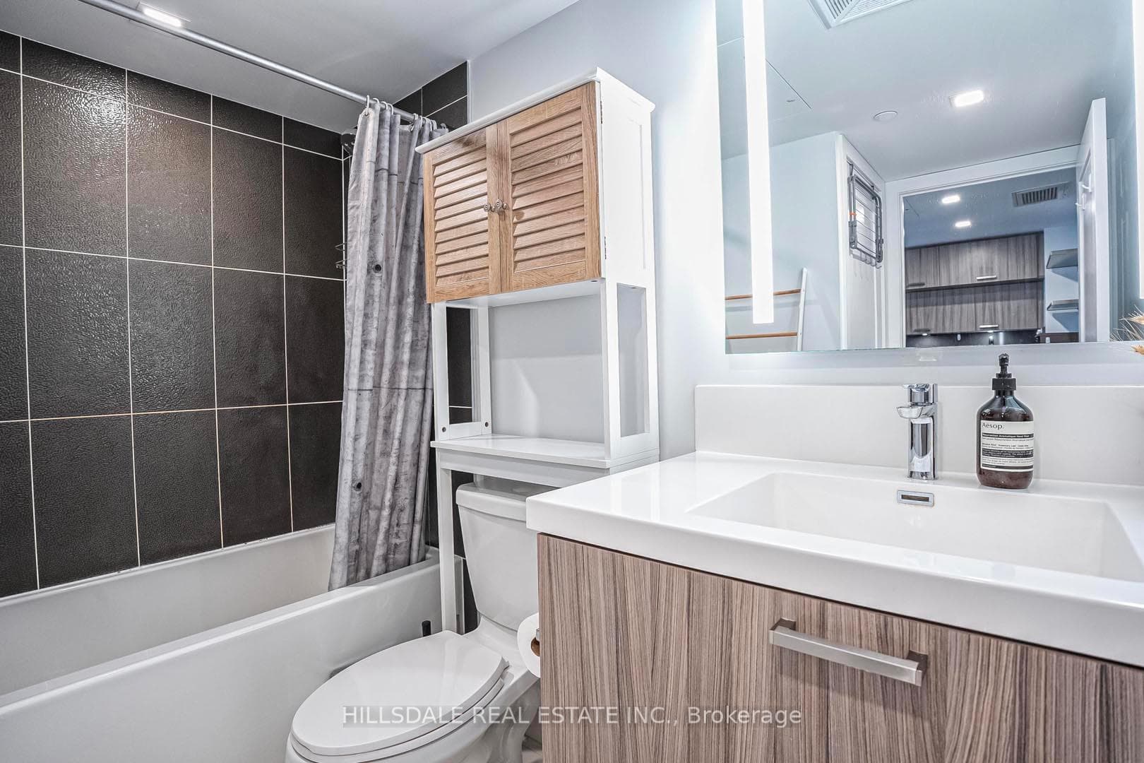 50 Mccaul Street Unit 413 photo 10