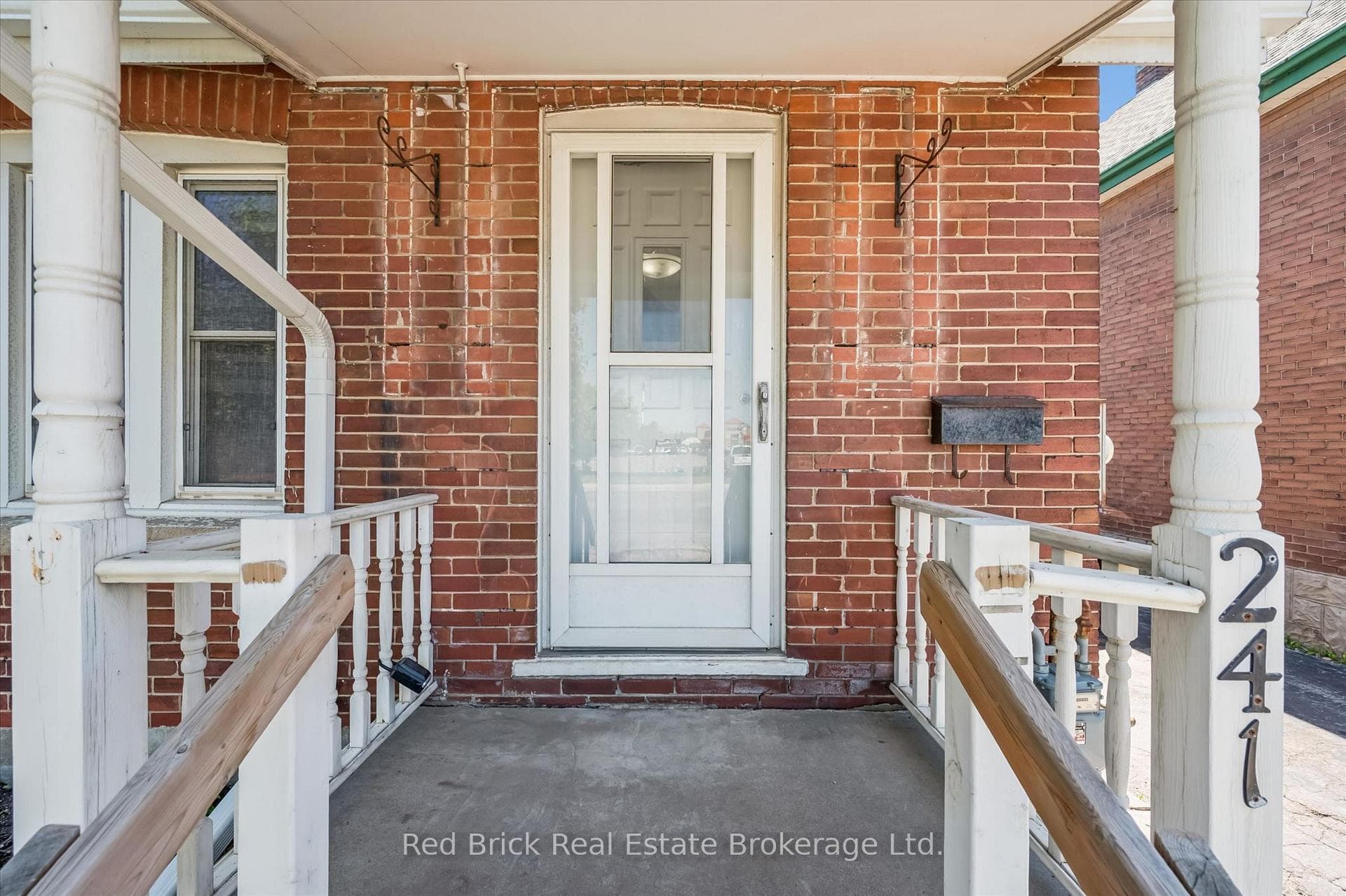 241 Victoria Road photo 4