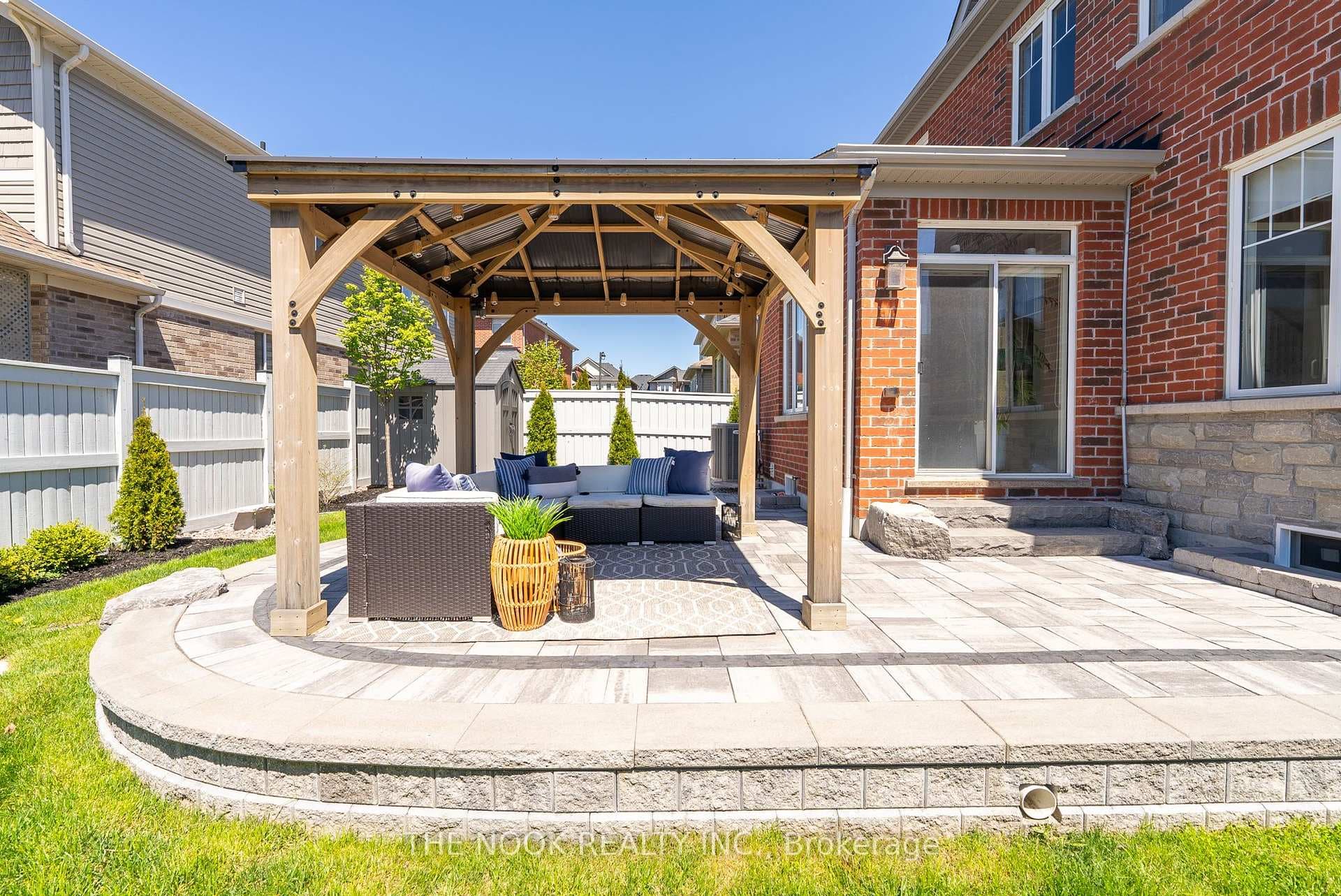 170 Blackwell Crescent photo 4